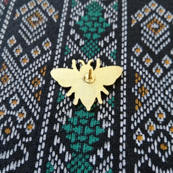 📍2/20$ Bee Kind Enamel Pin NWOT - Picture 5 of 5